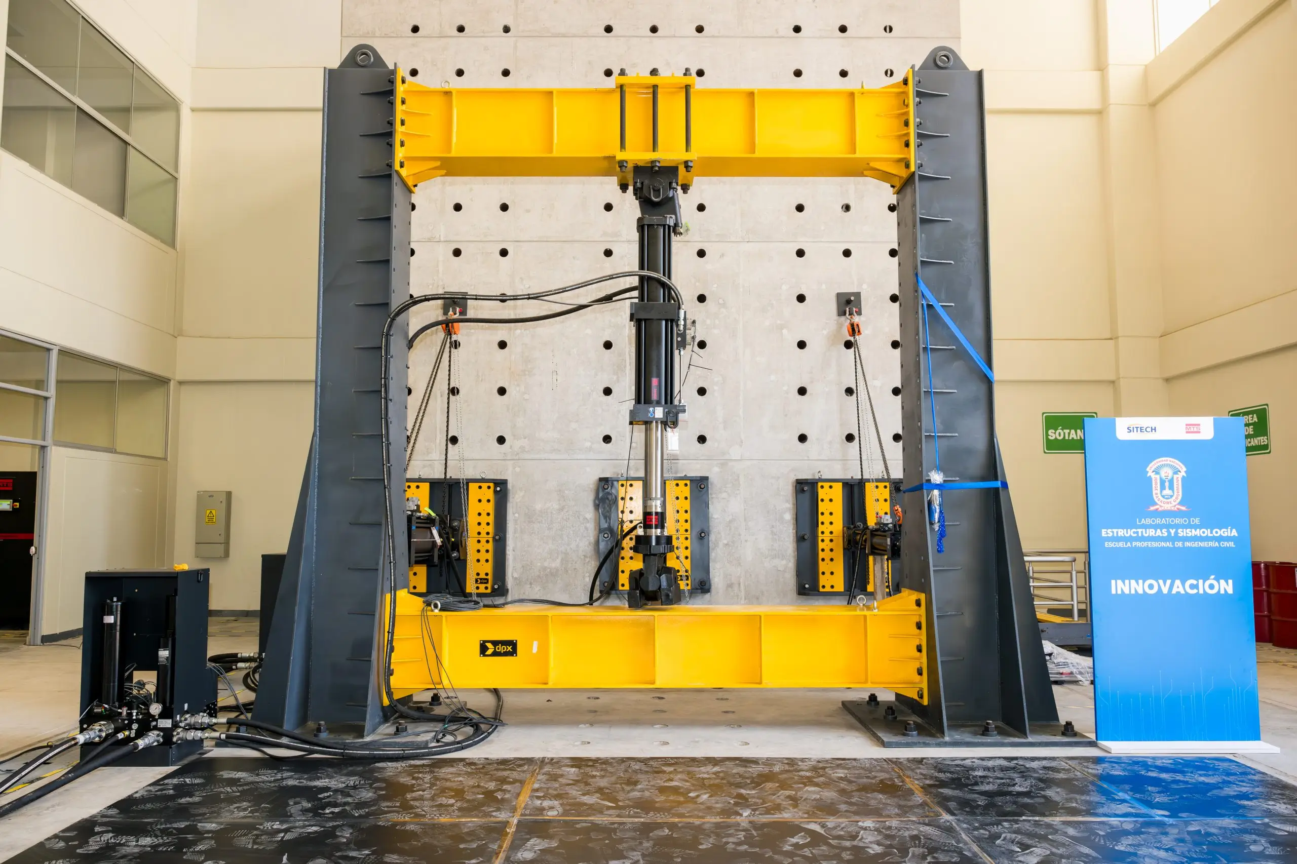 Laboratorio de estructuras y geomecánica
